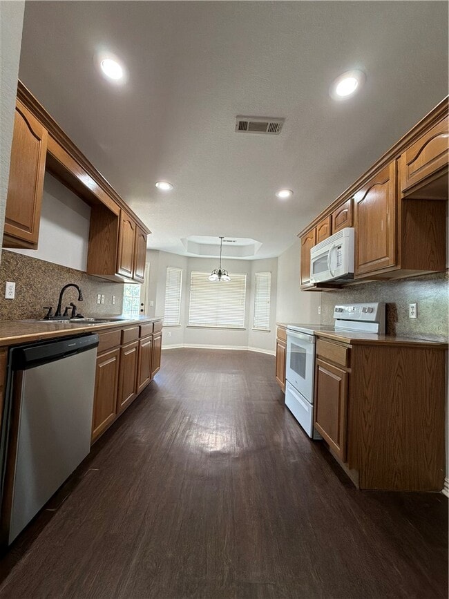 Building Photo - 2330 N Stonecrest Dr