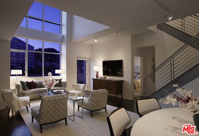 Building Photo - 1619 N La Brea Ave