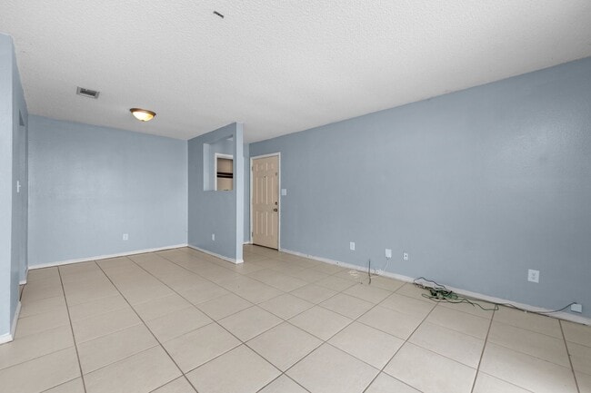 Building Photo - Gulf Breeze Gem — 1BR Home Ready December 5th!