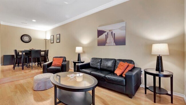 Foto del edificio - 2400 McCue Rd