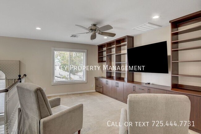 Building Photo - 4 BEDROOM 3.5 BATH + LOFT HOME W/POOL & SP...