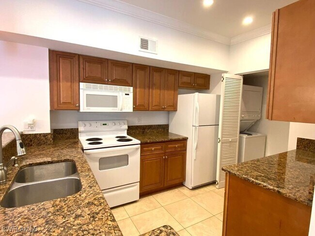 Building Photo - 1830 Florida Club Cir