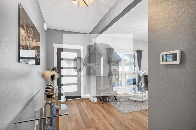 Foto del edificio - 6076 Rutherford Loop