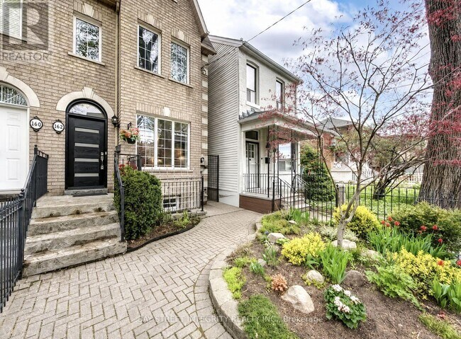 Photo du bâtiment - UPPER 162 CLAREMONT STREET