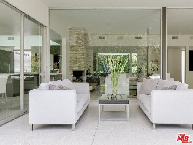 Foto del edificio - 5470 Katherine Ave