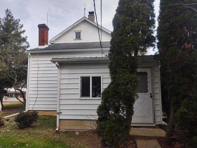 Rear - 1242 S York St