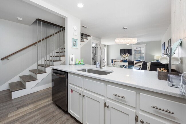 Foto del edificio - 17462 Front Beach Rd
