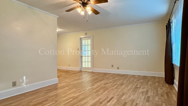 Foto del edificio - 3 BD/1 BA Ranch located on Rogersville Rd ...