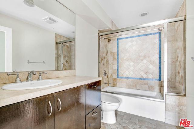 Foto principal - 1096 S Bedford Dr