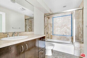 Building Photo - 1096 S Bedford Dr
