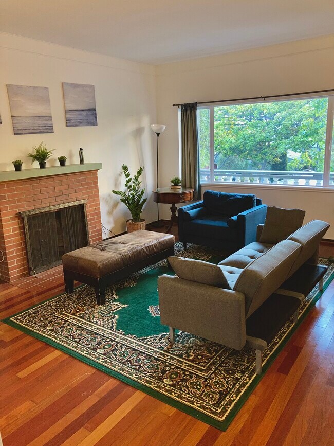 Foto del edificio - 339 Colusa Ave