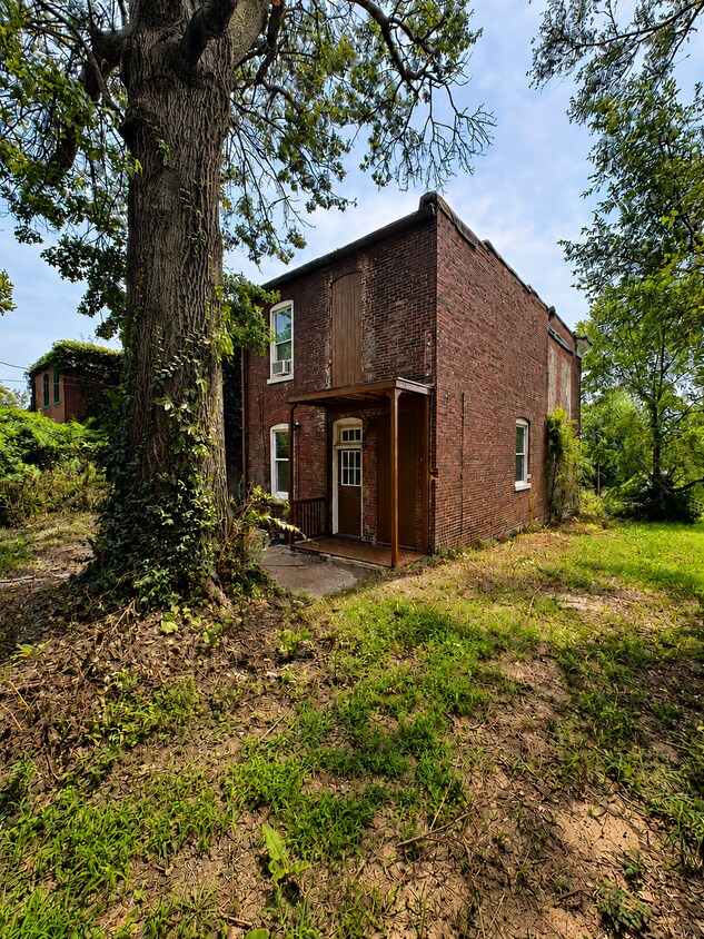 Foto del edificio - 2127 Chippewa St