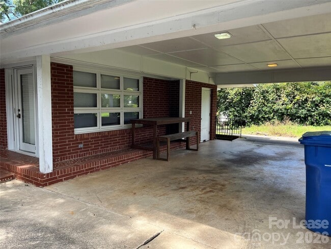 Foto del edificio - 1104 Belvedere Dr