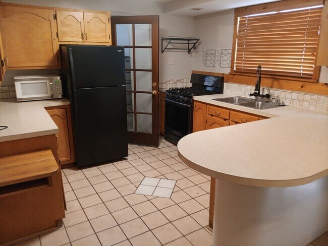 Building Photo - 3308 La Veta Dr