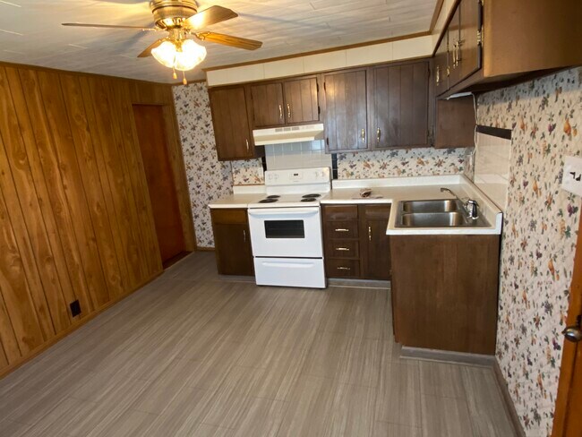 Kitchen - 6837 Low St