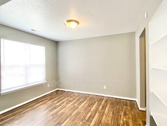 Building Photo - 609 McLaw Dr