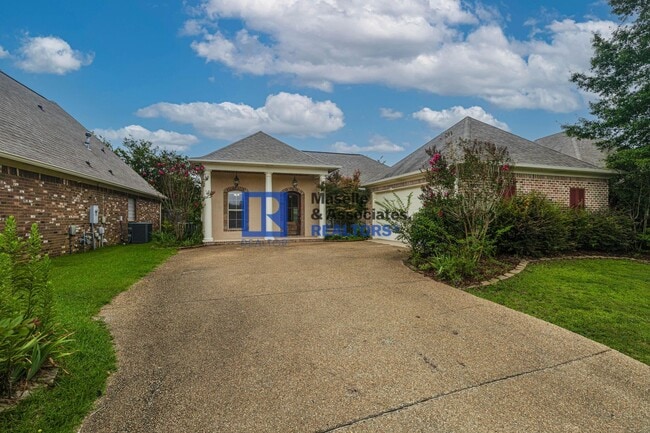 Building Photo - 403 Evian Way