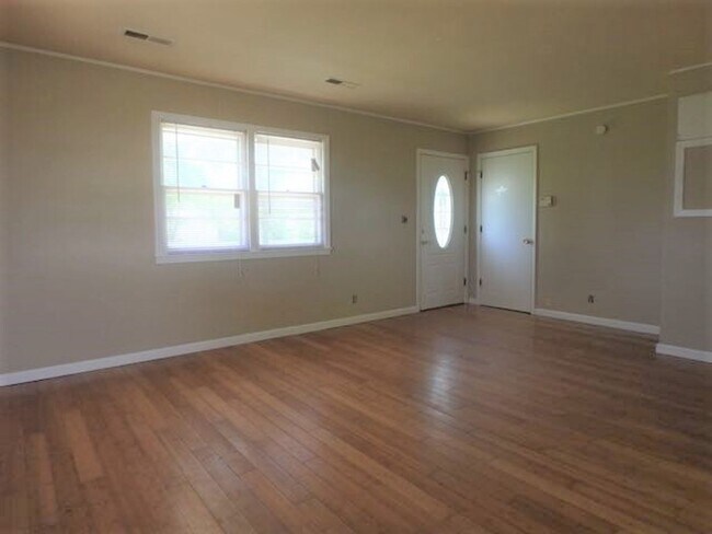 Building Photo - Nice 3 Bedroom Country House!