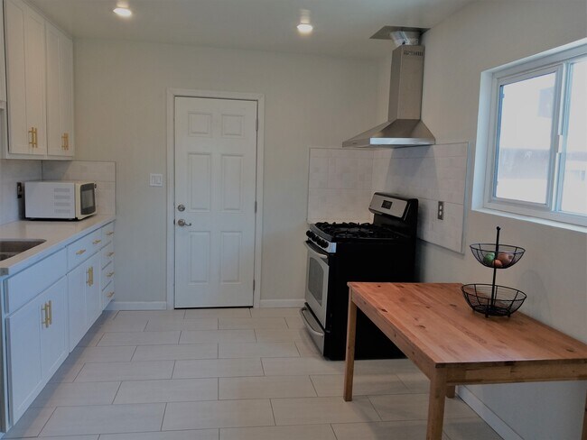 kitchen - 3530 W 11th St