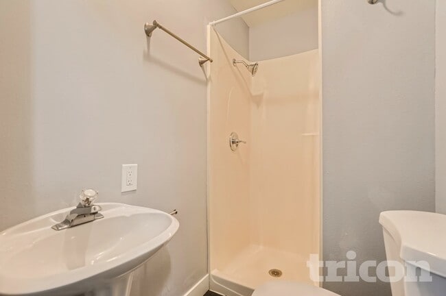 Foto del edificio - 711 Le-Lou-Wa Pl NE