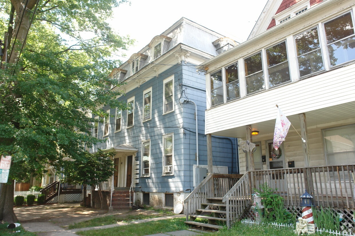 Building Photo - 125 W Cherry St