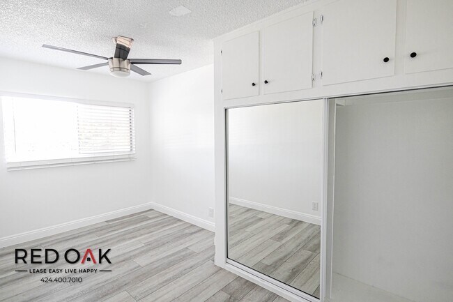 Building Photo - Spectacular Completely Remodeled Two Bedro...