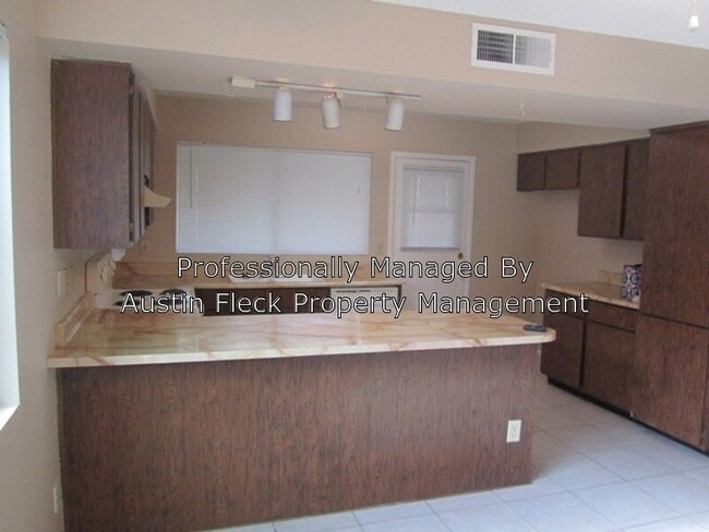 Building Photo - 1623 W Pampa Ave