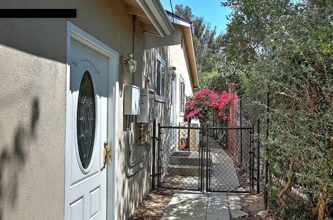 Foto del edificio - 700 Westmont Rd