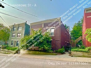 Building Photo - 993 Paradrome St