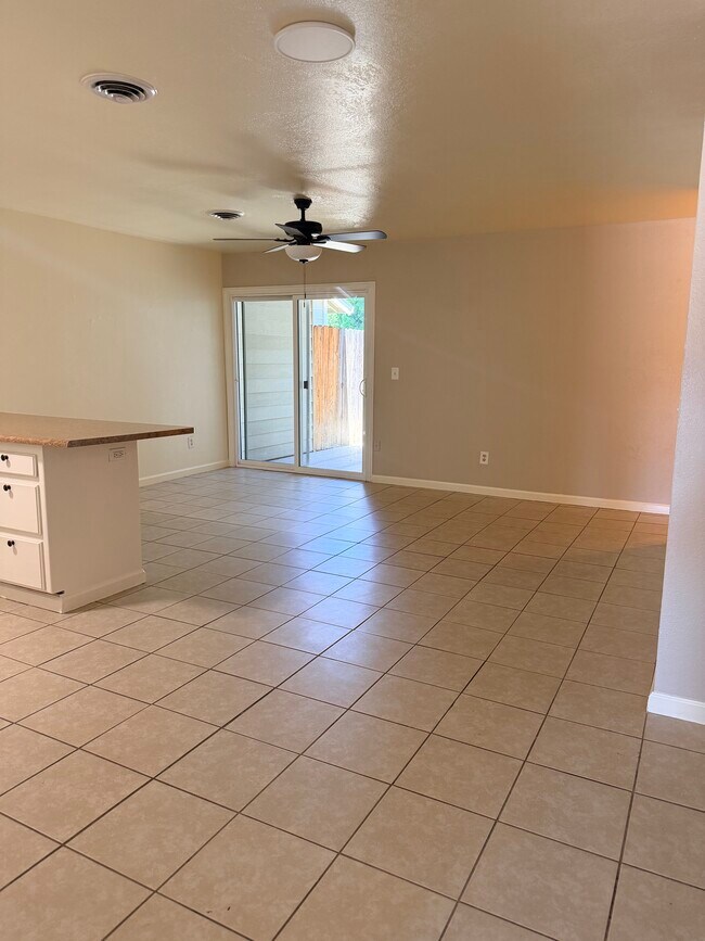 Foto del edificio - 1228 Payne Ct