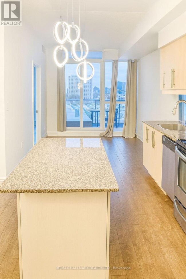 Building Photo - 2885 Bayview Ave