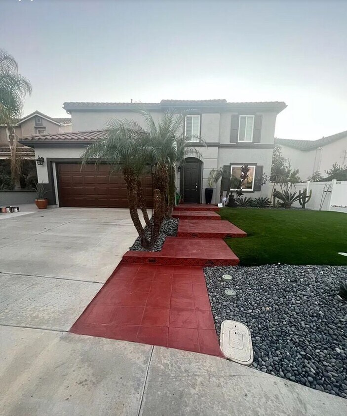 Primary Photo - Beautiful 4 bedrooms 2.5 bathrooms in East...