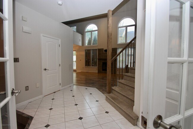 Foto del edificio - 205 Farmington Woods Ct