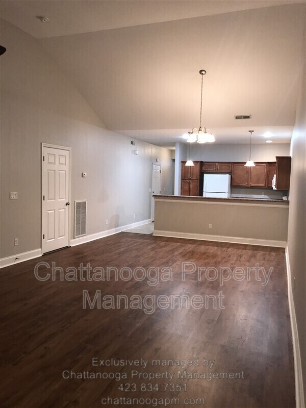 Foto del edificio - 2704 Stone Trace Dr