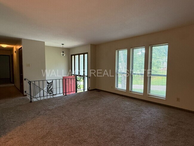 Foto del edificio - 4 BEDROOM HOUSE IN KINGS GATE SUBDIVISION ...