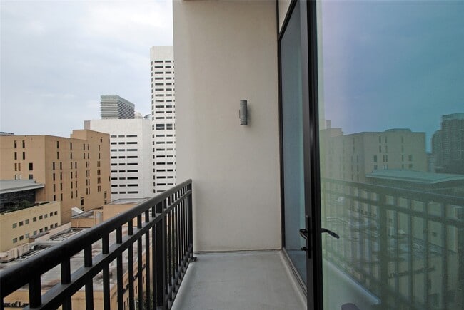 Building Photo - 1211 Caroline St