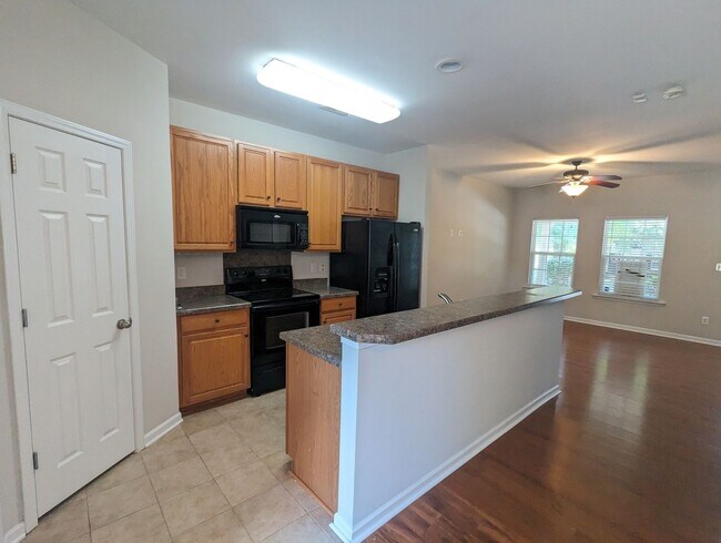 Foto del edificio - CORNELIUS  2 BEDROOM TOWNHOME