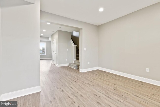 Building Photo - 5242 Linden Heights Ave