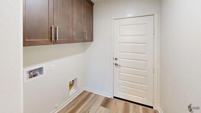 Building Photo - 2403 Dale Ct