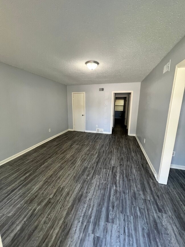 Building Photo - 2901 Elbert Dr