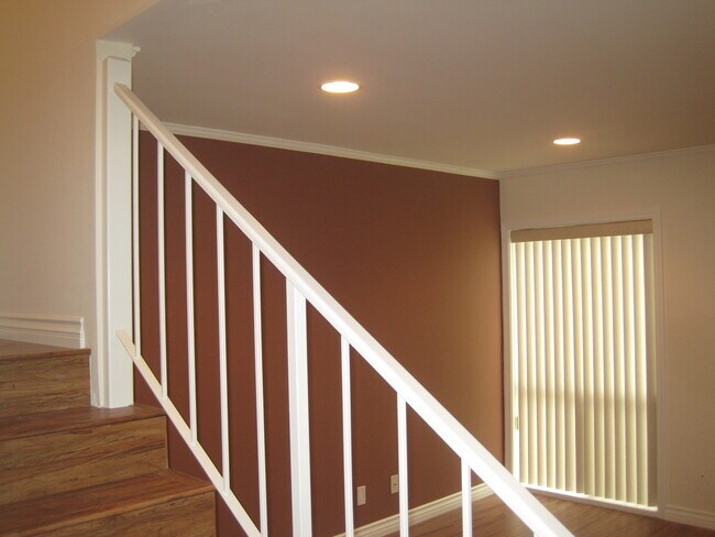 Building Photo - 15110 Chatsworth St