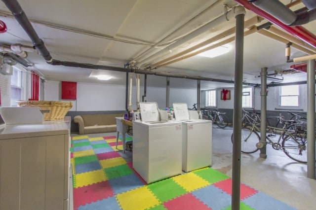 Primary Photo - 1900 W Ainslie St