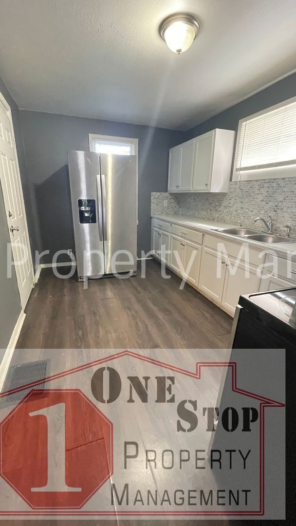 Foto del edificio - 3 Bedroom, 1 Bathroom House in Kansas City...