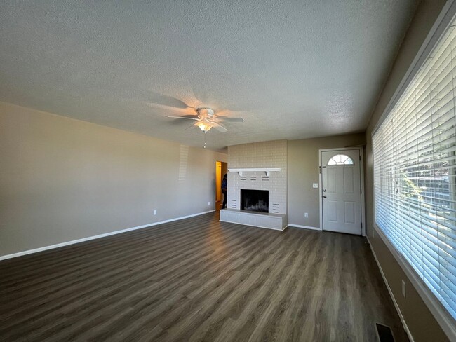 Building Photo - 3 bedroom, 2 bath home ** APP OUT 6/4/2024 **