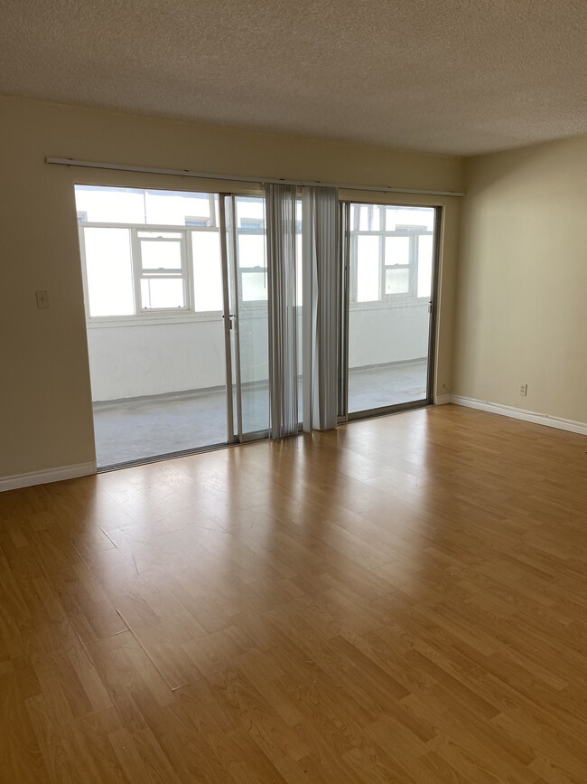Foto del edificio - 205 S Elm Dr