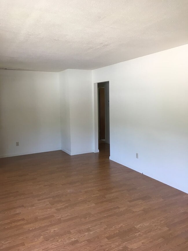 Building Photo - East Redding Home with Garage and Shop!!