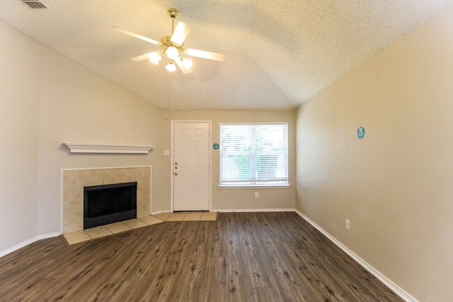 Foto del edificio - 833 Beaver Creek Dr