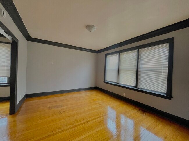 Building Photo - 7300 S May St