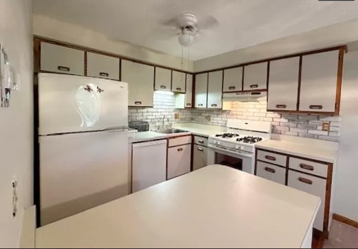 Primary Photo - 236 Stonebridge Dr