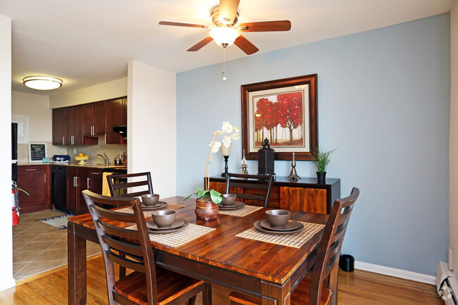 Dining Area - 450 Green Apartments